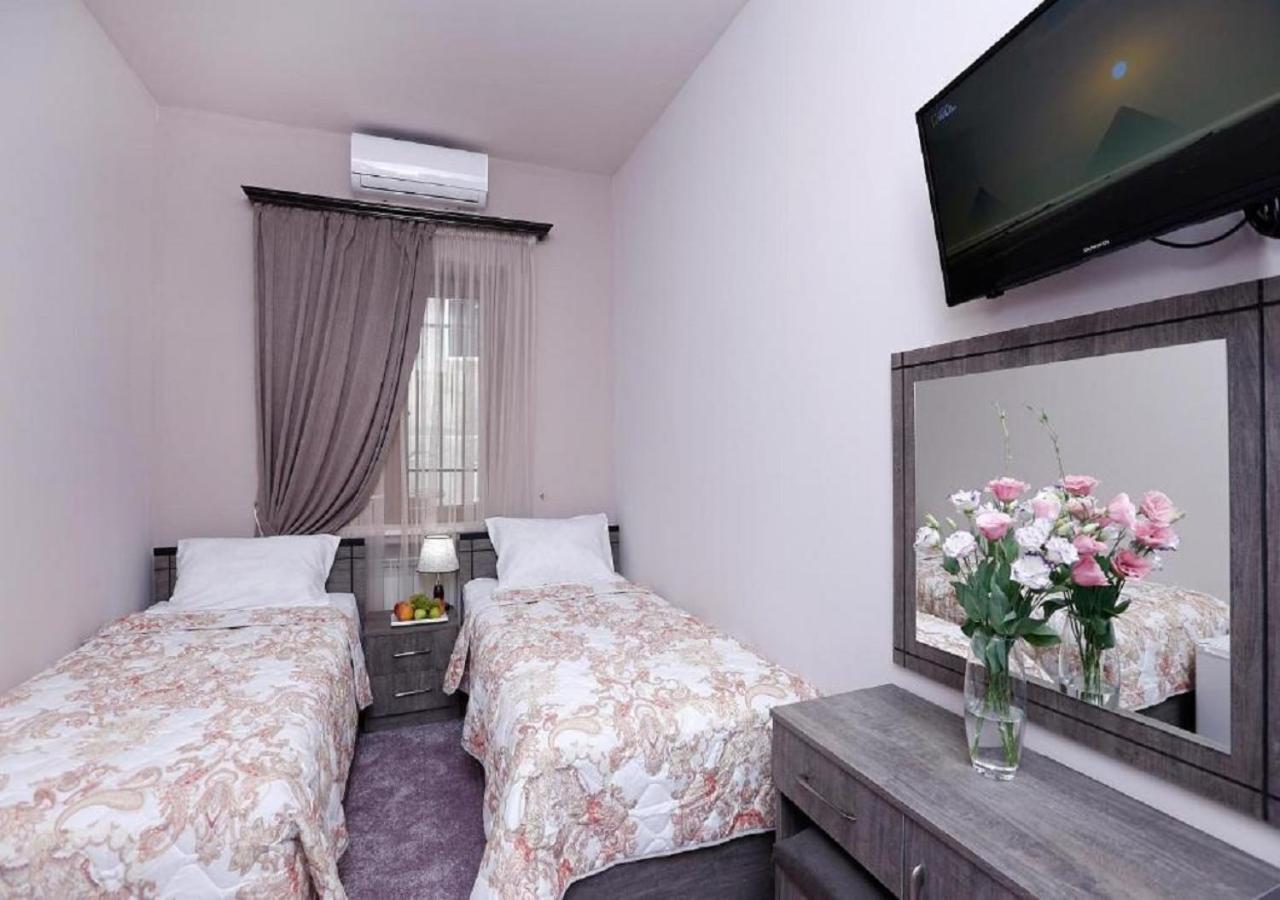 Yard Guesthouse Єреван Екстер'єр фото